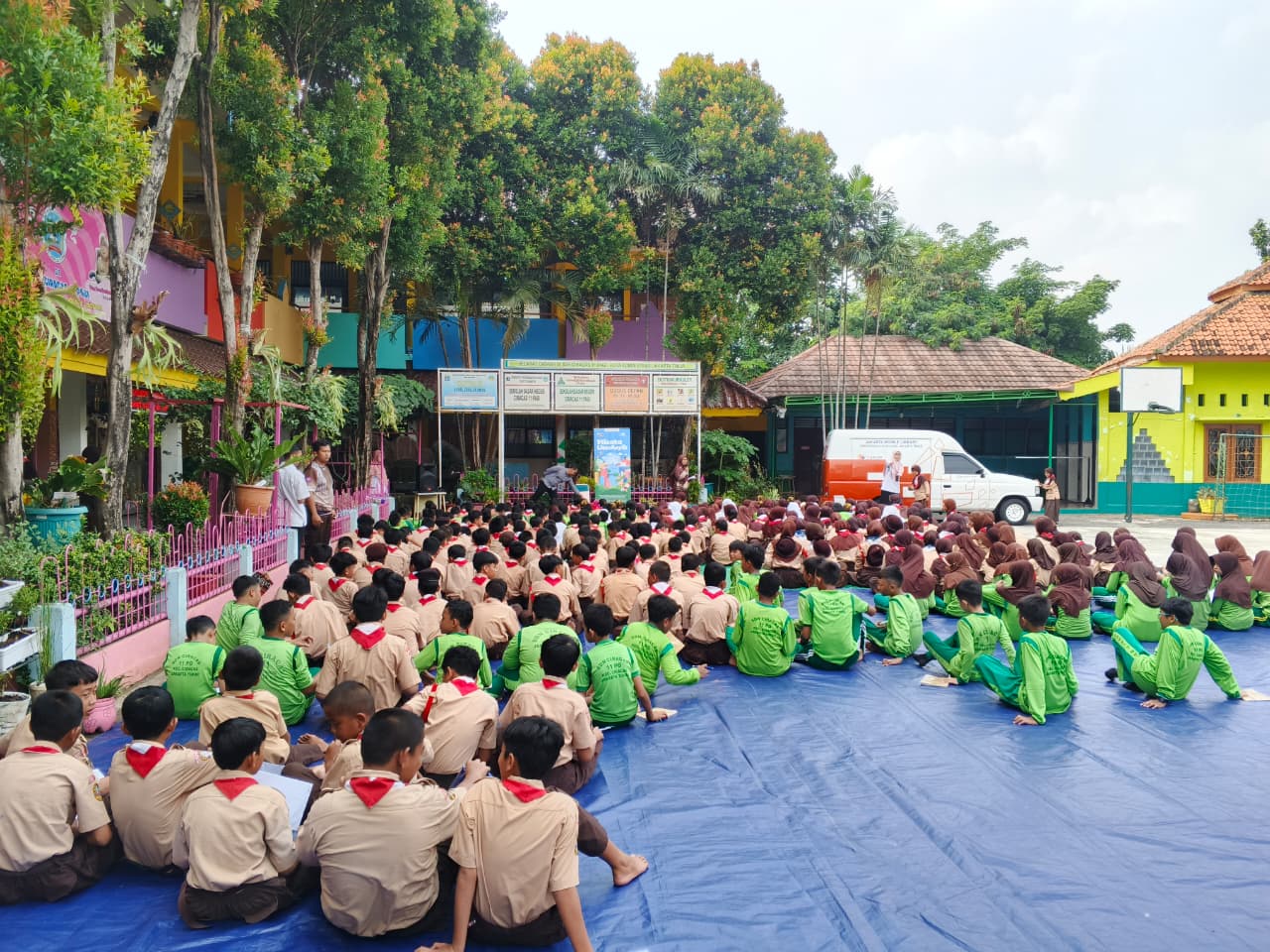 Wisata LiterAsyik Ke SDN Ciracas 11